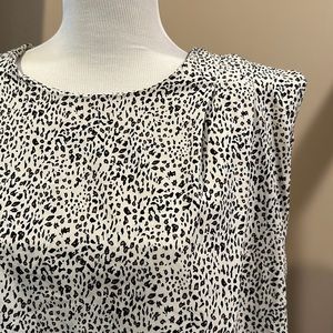 EUC - Entro brand ladies blouse, size small.